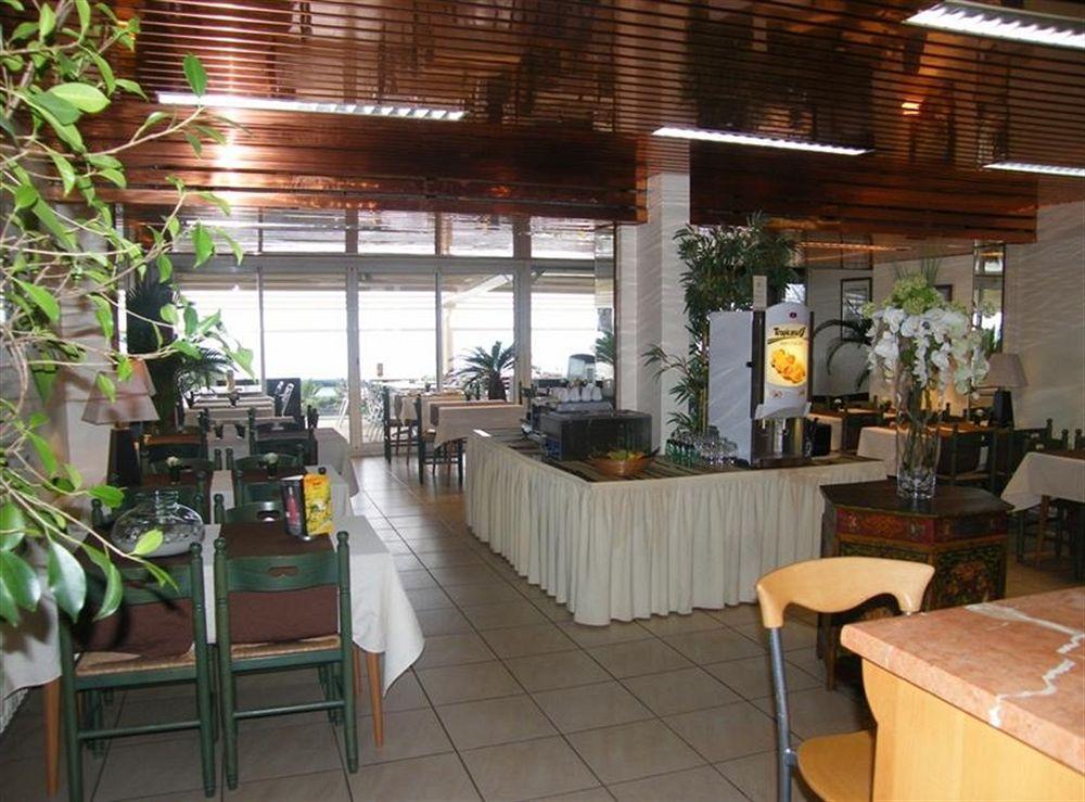 Hotel Le Christina La Baule Екстериор снимка